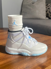 Load image into Gallery viewer, Columbia AJ11 Sneaker Sculpture Set