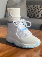 Load image into Gallery viewer, Columbia AJ11 Sneaker Sculpture Set