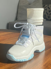 Load image into Gallery viewer, Columbia AJ11 Sneaker Sculpture Set