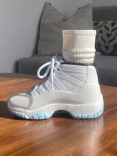 Load image into Gallery viewer, Columbia AJ11 Sneaker Sculpture Set